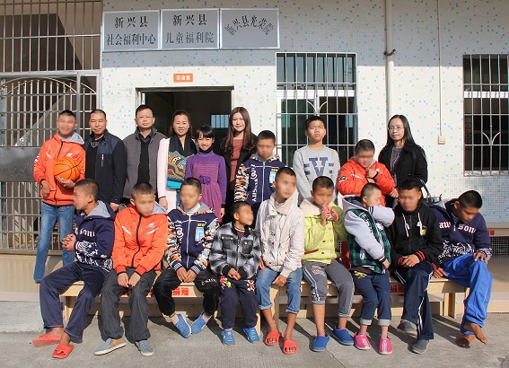 今年集团春节对稔村福利院,稔村镇坝塘村五保老人,新兴县孤儿院等进行